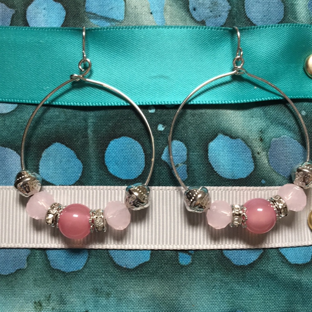 EUC. Silver & pink earrings